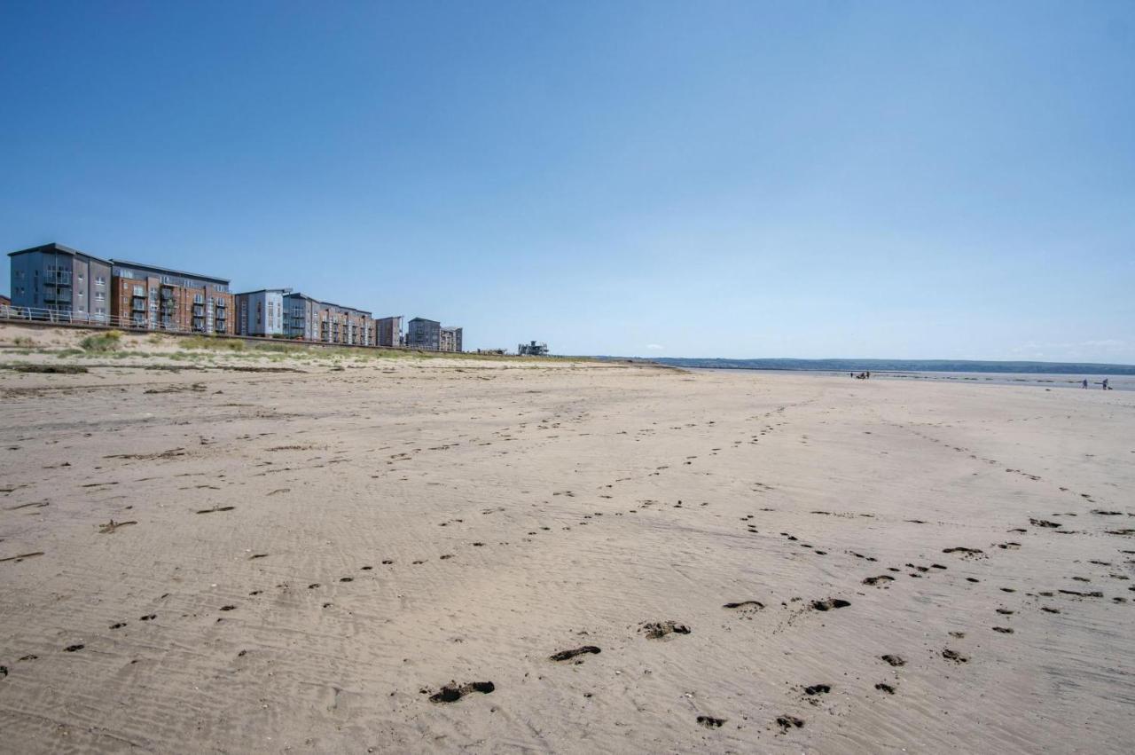 Beach View - 2 Bedroom Apartment - Llanelli Eksteriør bilde