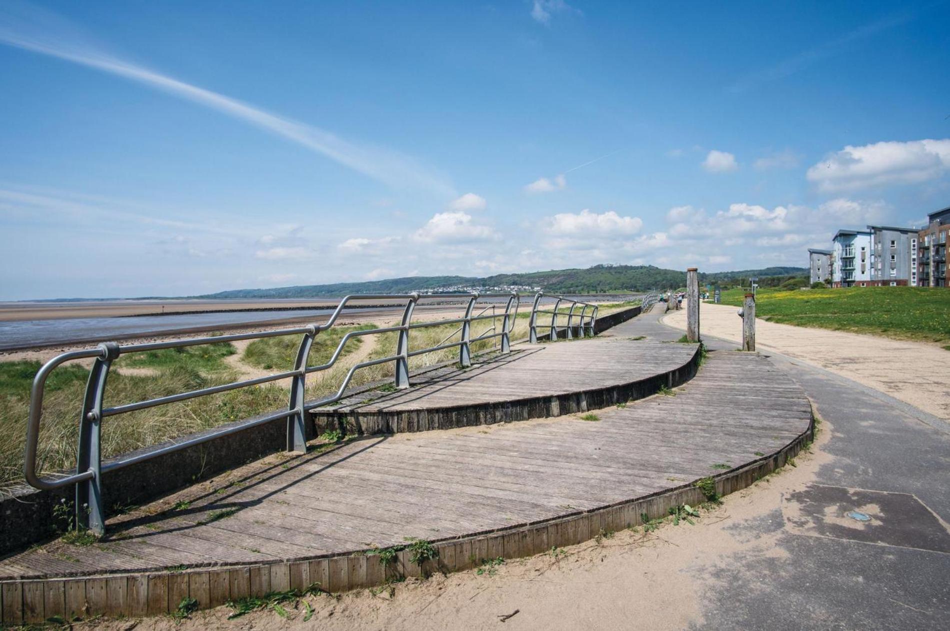 Beach View - 2 Bedroom Apartment - Llanelli Eksteriør bilde