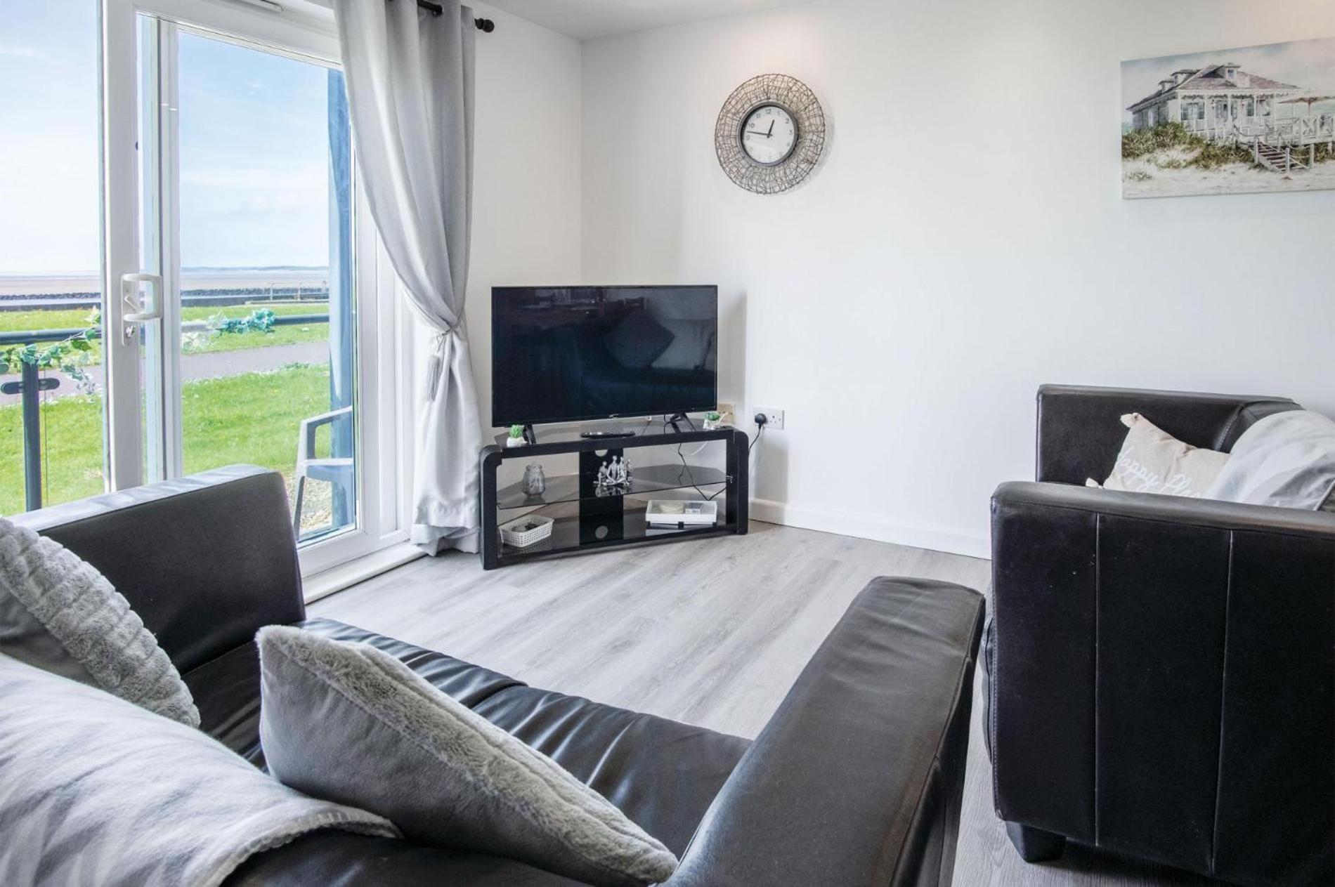 Beach View - 2 Bedroom Apartment - Llanelli Eksteriør bilde