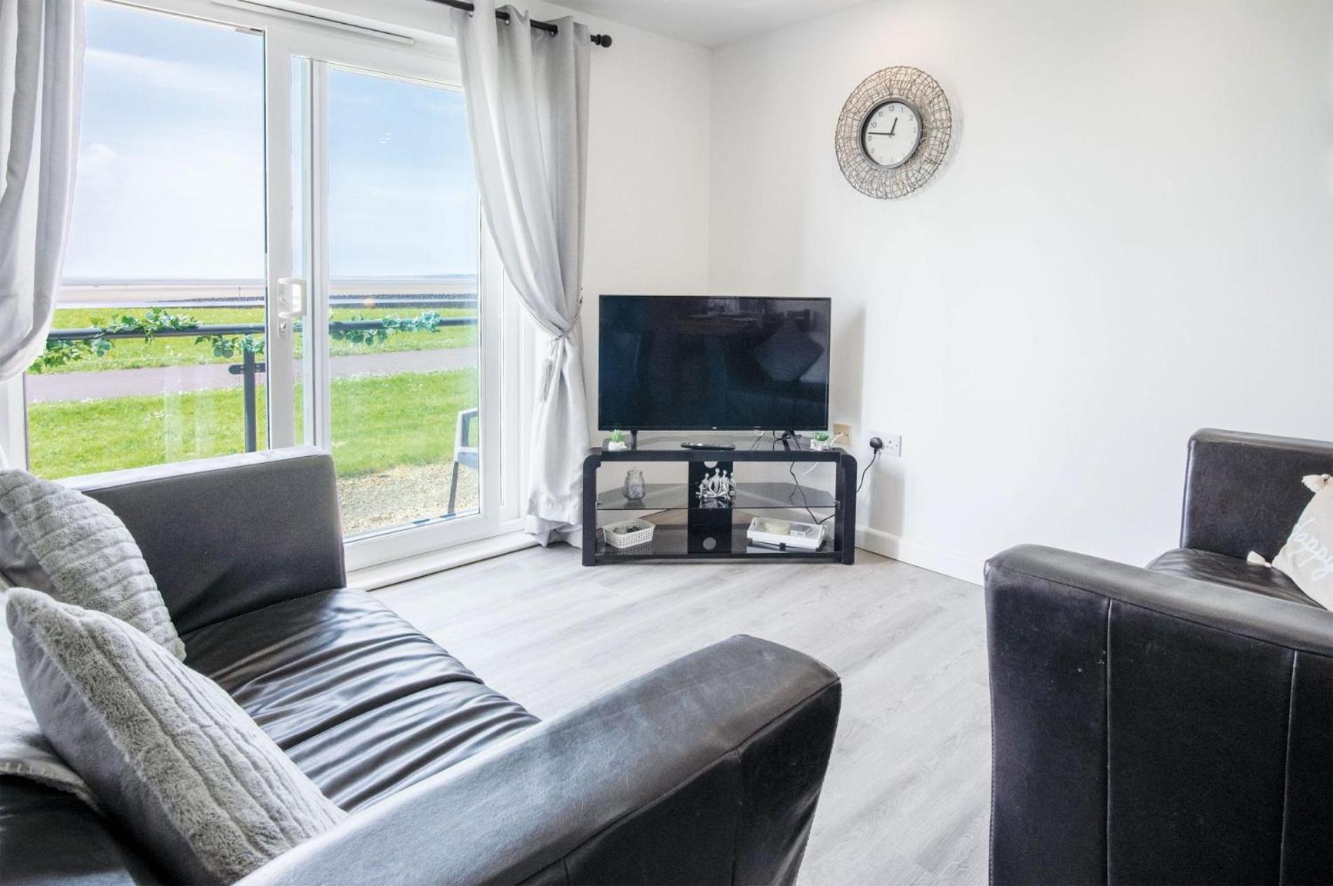 Beach View - 2 Bedroom Apartment - Llanelli Eksteriør bilde