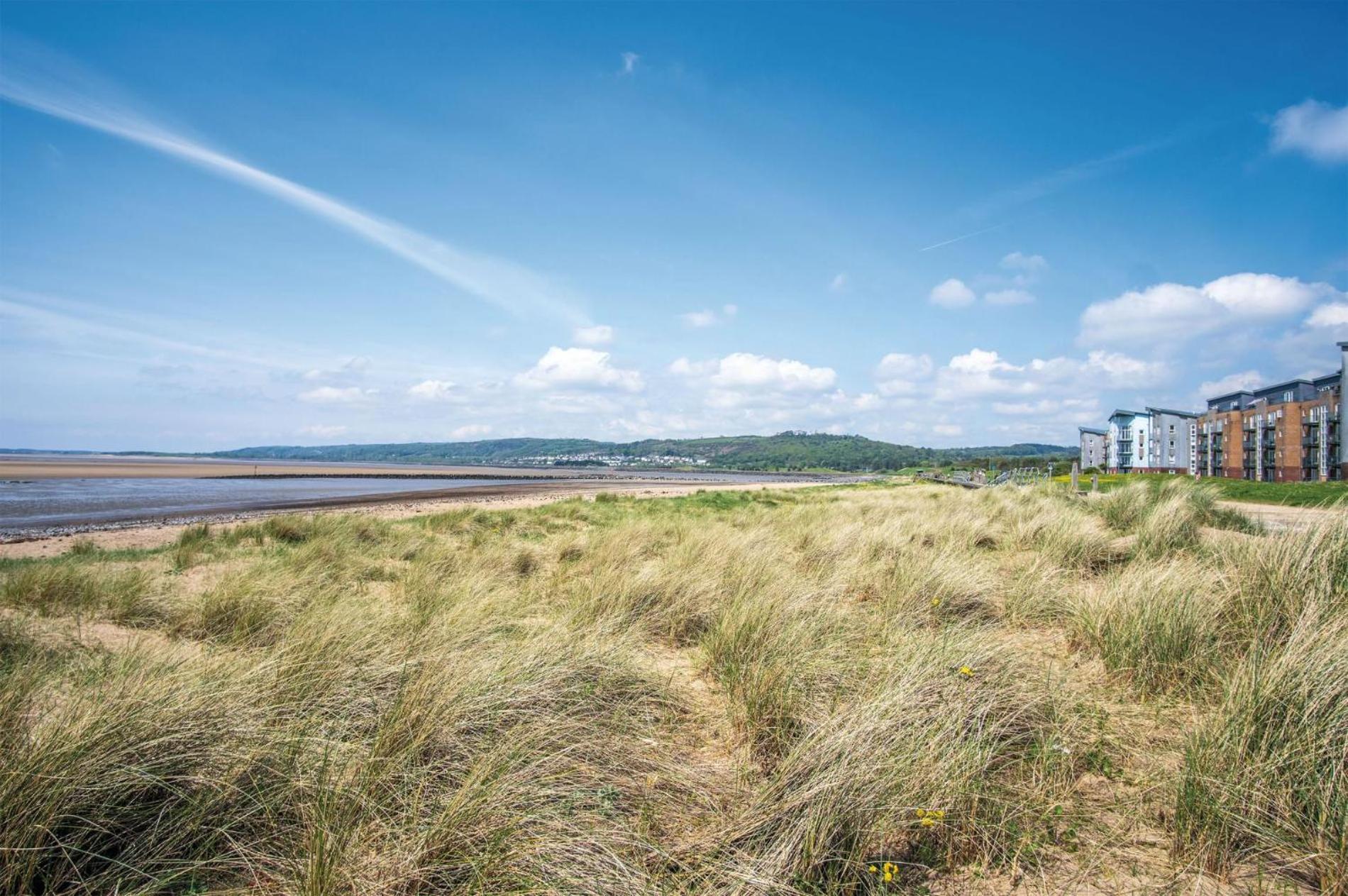 Beach View - 2 Bedroom Apartment - Llanelli Eksteriør bilde